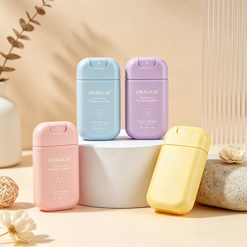 30ml credit card spray bottle in PP with slim flat pocket-size design and fine mist sprayer for beauty and personal care products